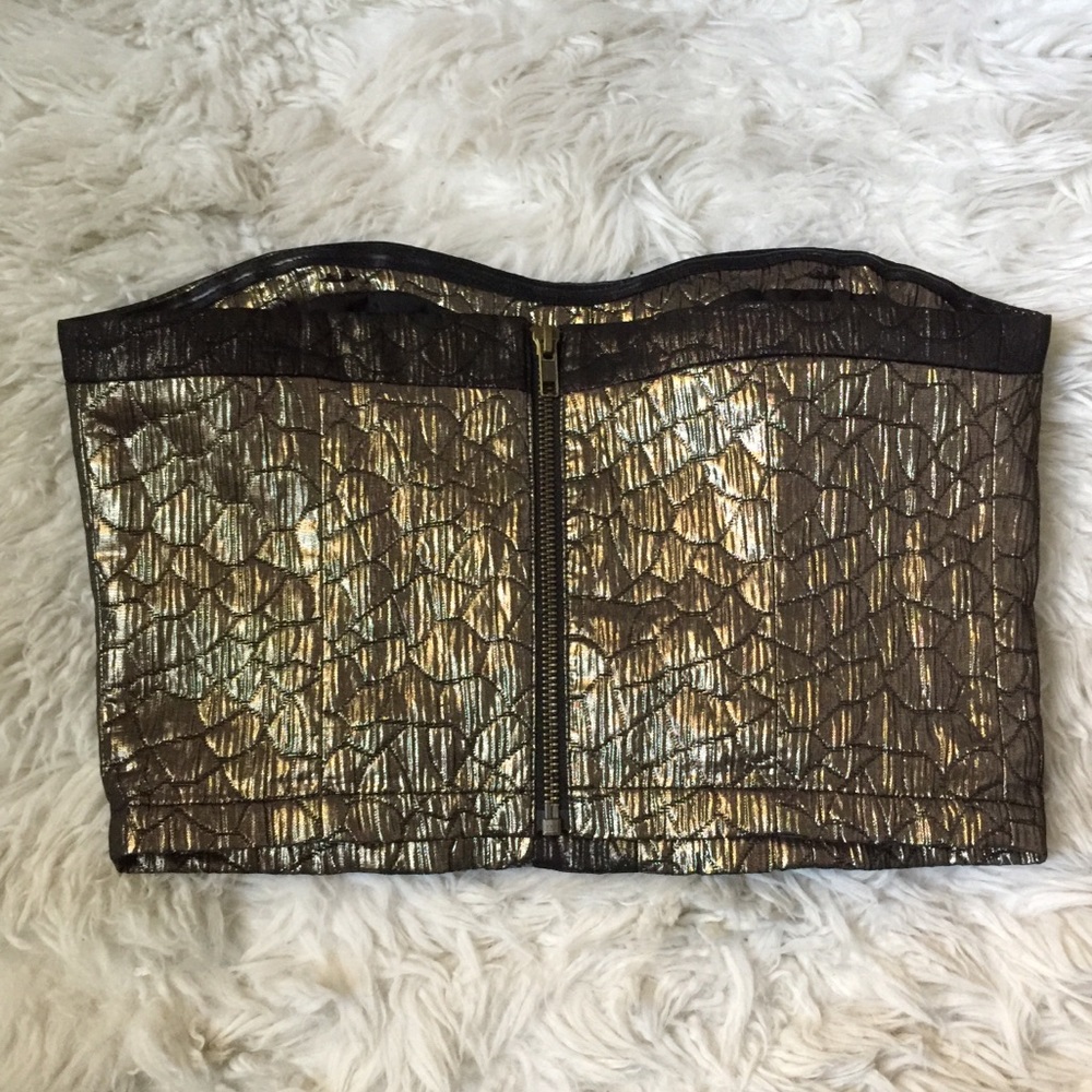 Sparkle & Fade Sleeveless Crop Top - Picture 2 of 8